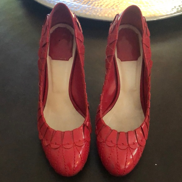 Christian Dior’s red scallop detail Serpent pumps - Picture 2 of 7